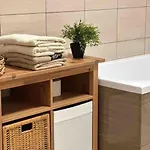 Apartment Essential Living *
