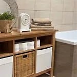 Essential Living * Michal na Ostrove
